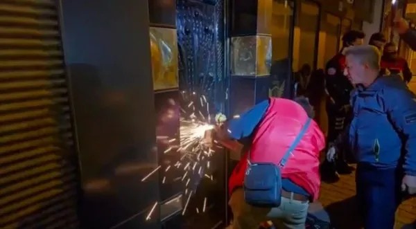 Pablo Escobar’lı kumarhane! Kıskıvrak yakalandılar